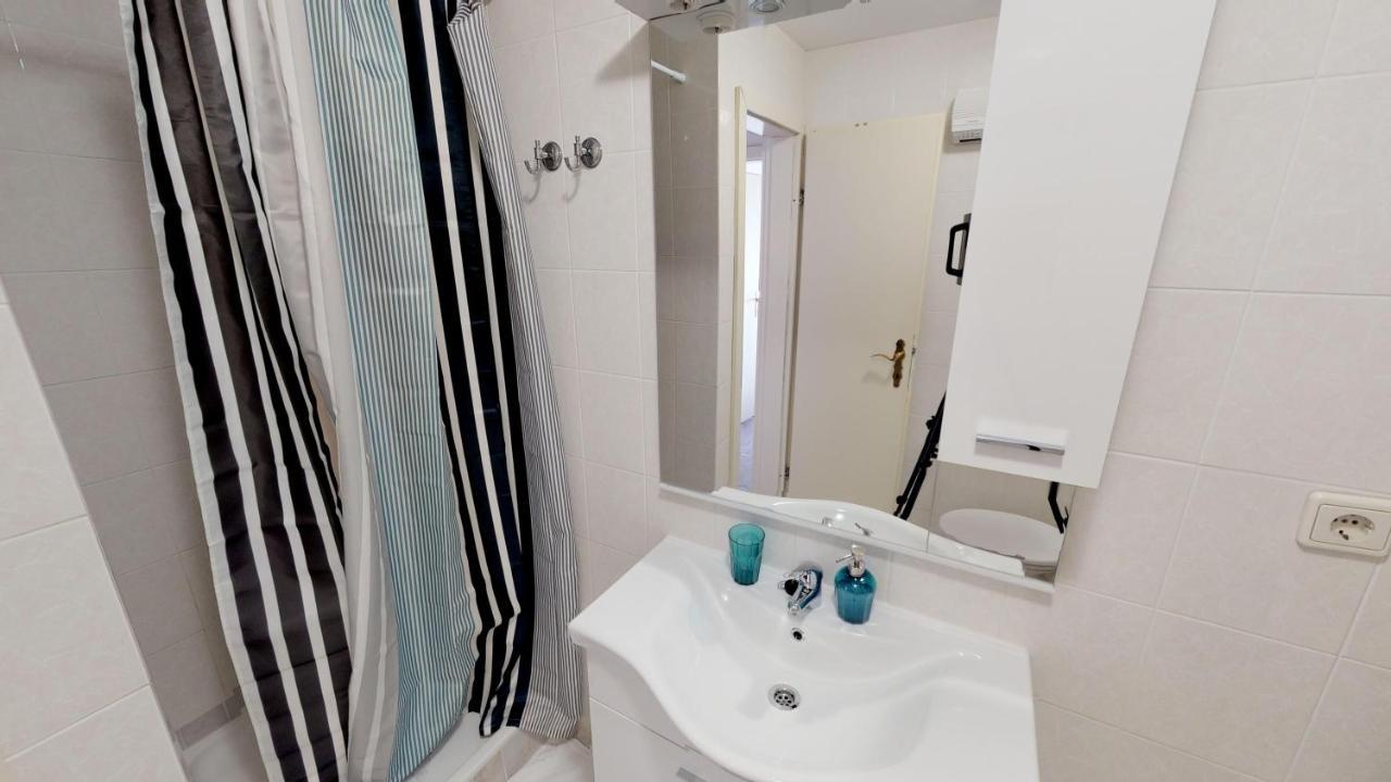 Lara Deluxe Superior 5 Star Apartment, Your Piece Of Heaven By The Sea & Park Novigrad Istria Kültér fotó