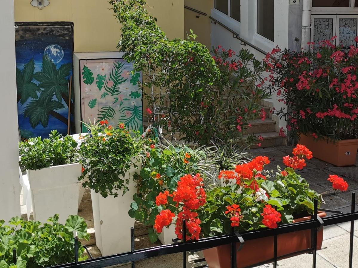 Lara Deluxe Superior 5 Star Apartment, Your Piece Of Heaven By The Sea & Park Novigrad Istria Kültér fotó