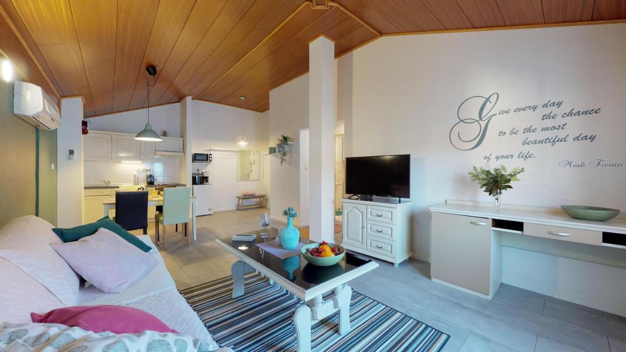 Lara Deluxe Superior 5 Star Apartment, Your Piece Of Heaven By The Sea & Park Novigrad Istria Kültér fotó