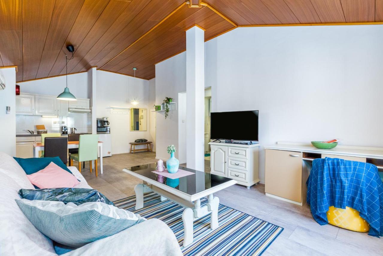 Lara Deluxe Superior 5 Star Apartment, Your Piece Of Heaven By The Sea & Park Novigrad Istria Kültér fotó